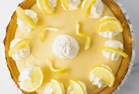 Classic Lemon Pie with Crispy Graham Cracker Crust
