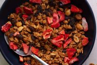 Crunchy Peanut Butter Granola Recipe for Homemade Snacks