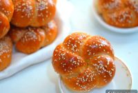 Homemade Kaiser Rolls: Soft Burger Buns Recipe