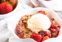 Decadent Strawberry Crumble Recipe for Summer Desserts