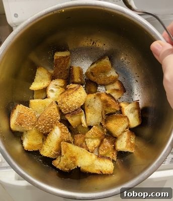 Creamed Spinach Tossing Croutons