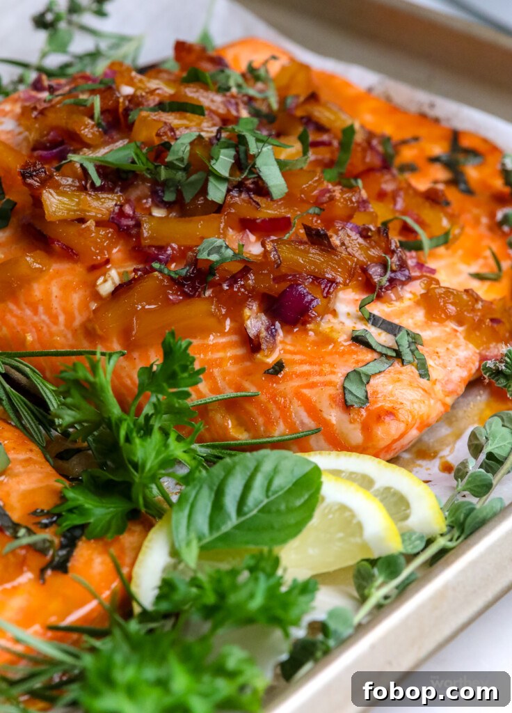 Honey-Glazed Pineapple Salmon with Garlic and Soy Sauce 15 cooked slab of salmon with fresh mint, caramelized onions and pineapples