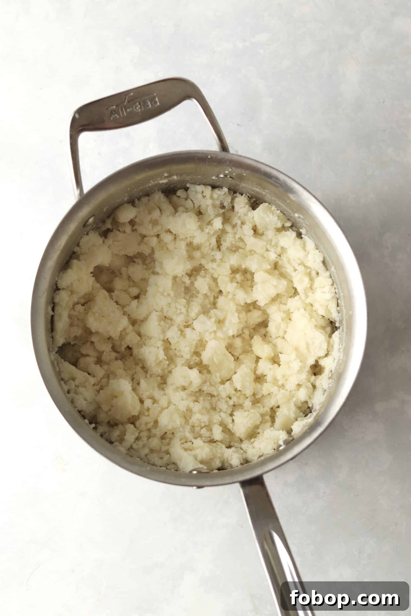 mashed potatoes in pot